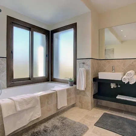Sofia Golf 15 Min Puerto Banus Villa